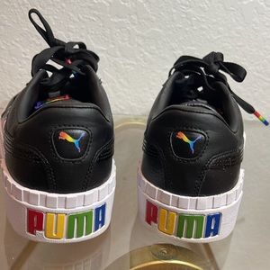 Puma Sneakers Black w/ Rainbow 🌈 Details